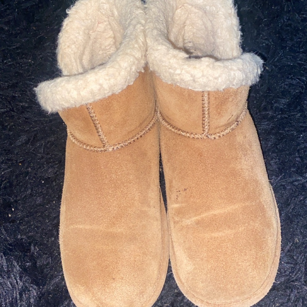 BearPaw Tan Shearling Winter Boots